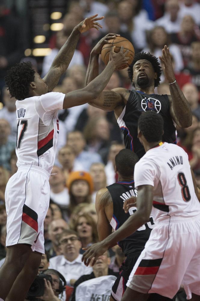 康宁汉姆半场轻取19分5助攻，活塞71分平赛季半场最高（康宁汉姆半场19分5助，活塞71分追平赛季半场最高）