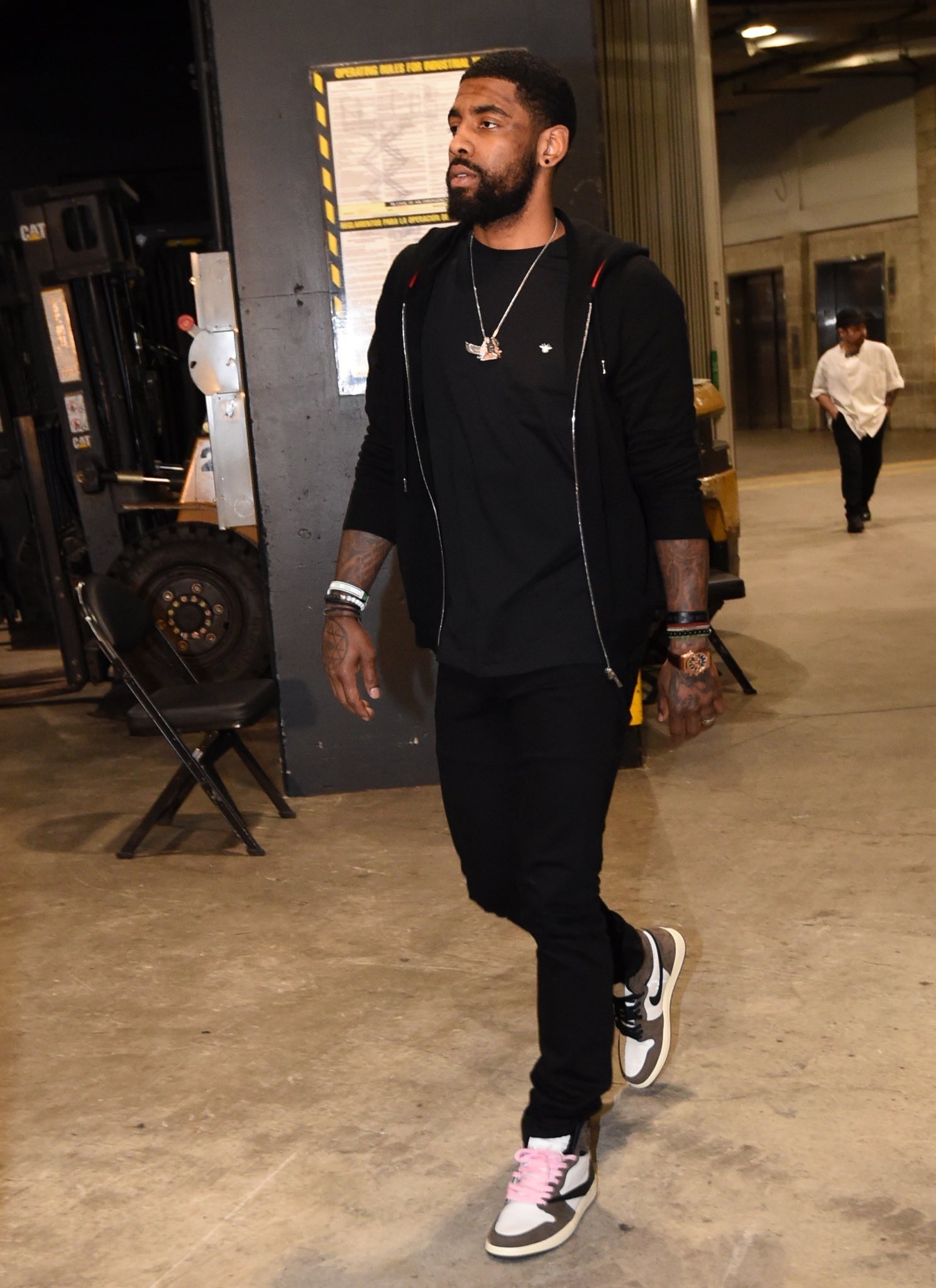 普约尔：我在家里很少谈足球，两个女儿最近才知道我曾效力巴萨（普约尔：家中几乎不谈足球，两位女儿最近才得知我曾为巴萨效力）