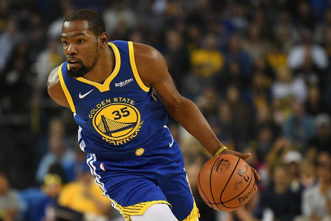 曼联对非洲杯征召的立场：伯恩茅斯之战的困惑与挑战（非洲杯征召风波下的曼联立场：对阵伯恩茅斯的疑云与考验）