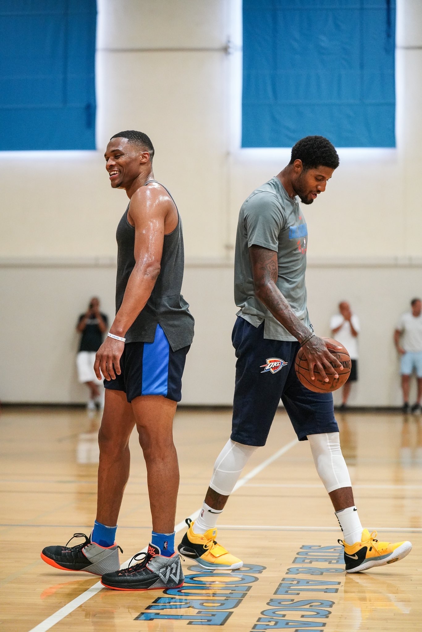 斯帕莱蒂：孔蒂是顶级教练，我们会全力以赴去应对那不勒斯（斯帕莱蒂盛赞孔蒂为顶级主帅：我们将全力迎战那不勒斯）