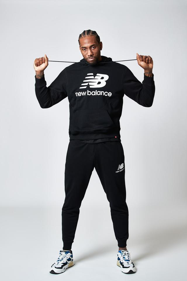 为何胡明轩投篮像“拧麻花”？ 胡明轩投篮因整体发力卡顿（胡明轩投篮像在拧麻花？症结是整体发力不连贯）