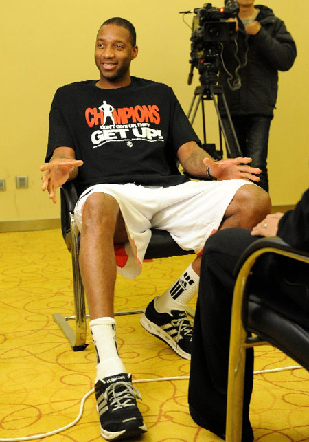 CBA杯战报：王哲林17分7板，上海111-72狂胜四川（CBA杯快讯：王哲林砍下17分7篮板，上海111-72大胜四川）