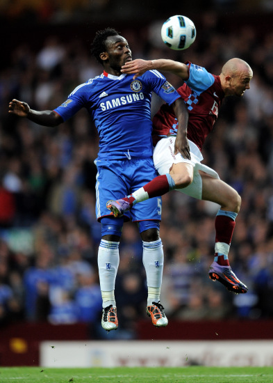 阿隆索帅位堪忧，两大潜在继任者浮出水面，齐达内和渣叔谁更适合？（阿隆索帅位告急：齐达内与克洛普成热门接班人，谁更契合？）